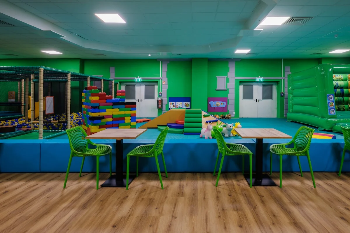 Kids Funpark, spielende Kinder im Haus